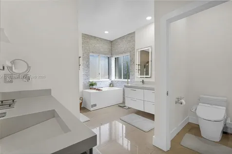 10762 NW 71st Street Doral FL 33178