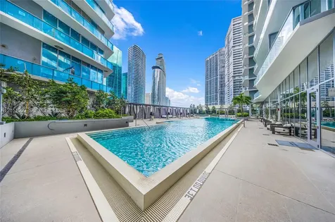 77 SE 5th Street Miami FL 33131