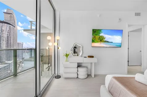 77 SE 5th Street Miami FL 33131