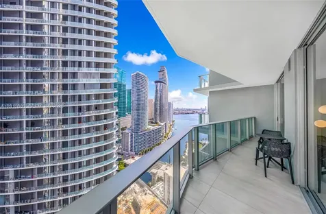 77 SE 5th Street Miami FL 33131