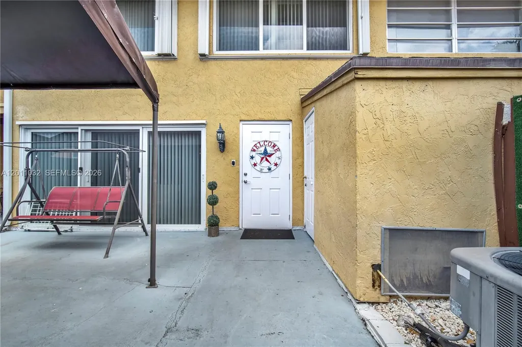 15460 SW 82nd Lane Miami FL 33193