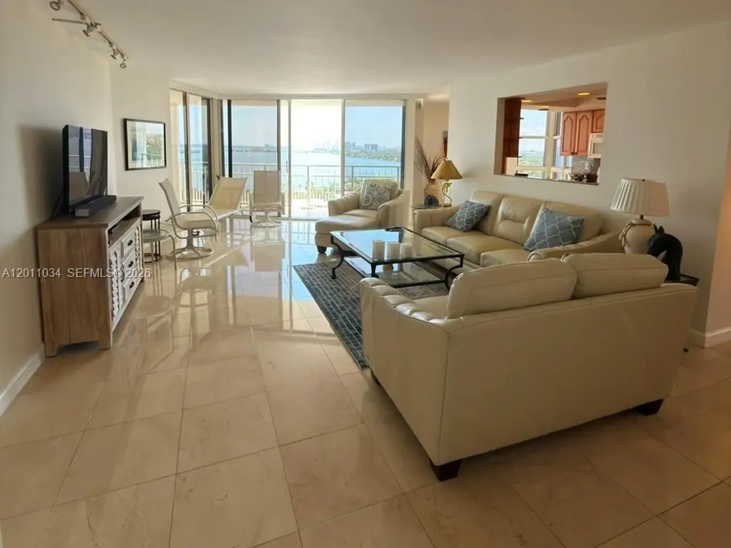 4000 Towerside Terrace Miami FL 33138