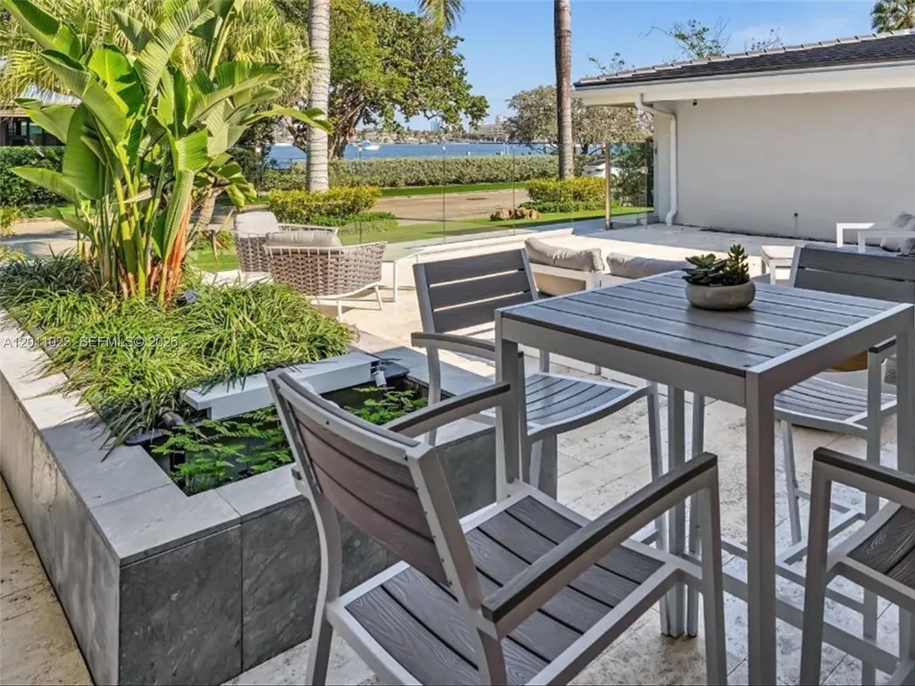 840 S Southlake Drive Hollywood FL 33019
