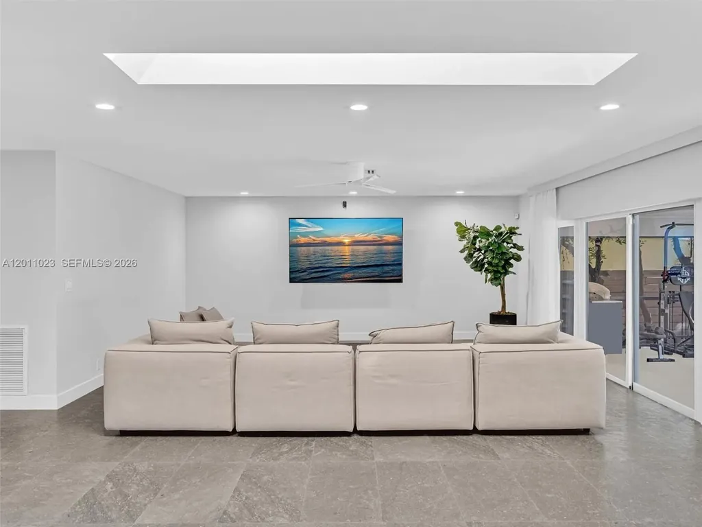 840 S Southlake Drive Hollywood FL 33019