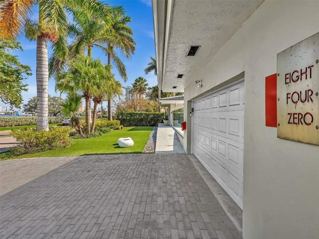840 S Southlake Drive Hollywood FL 33019