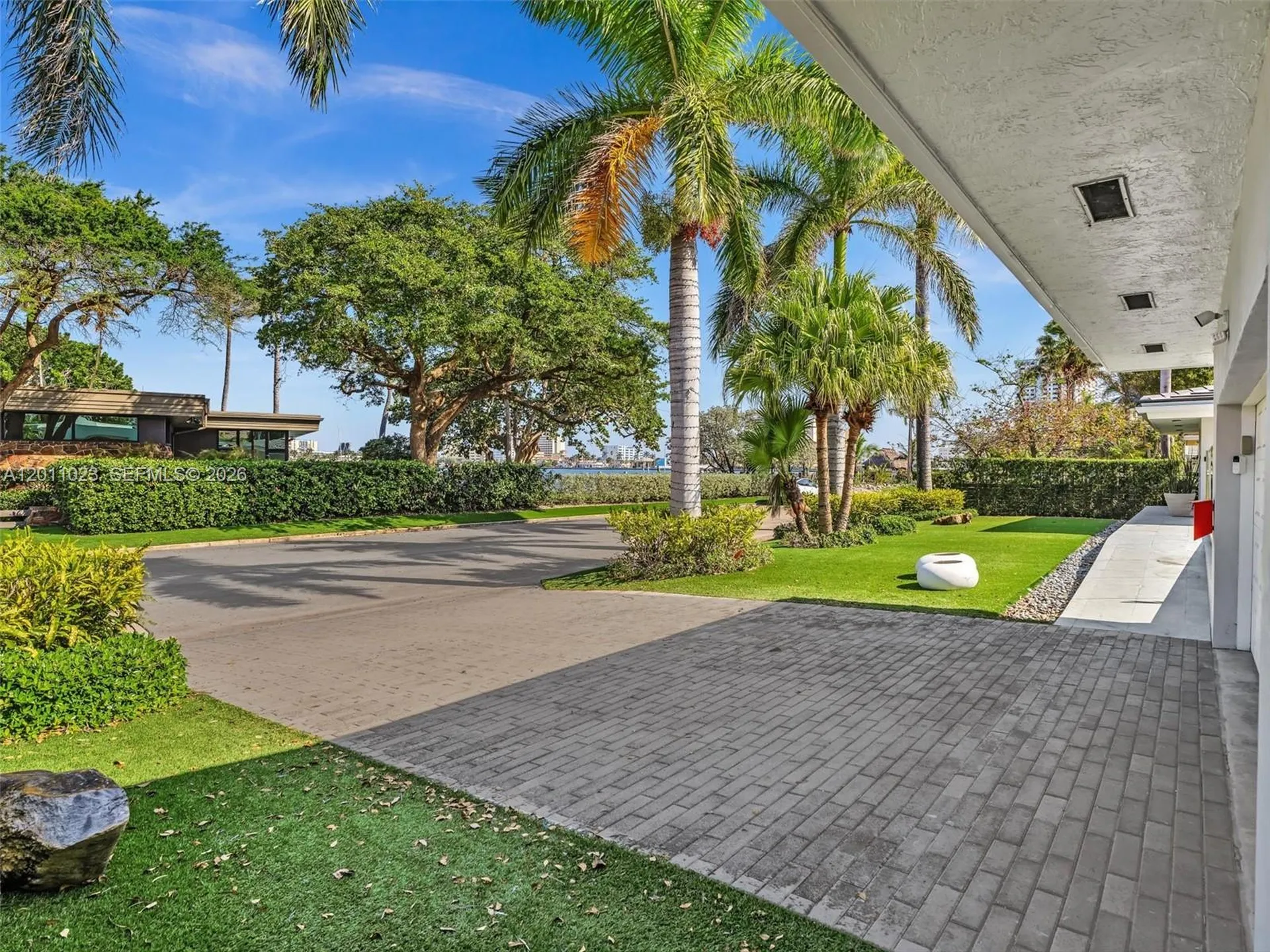 840 S Southlake Drive Hollywood FL 33019
