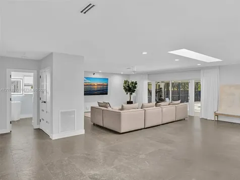 840 S Southlake Drive Hollywood FL 33019