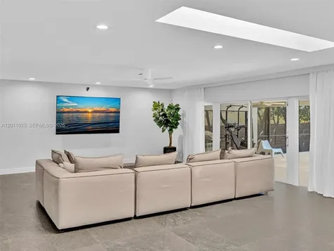 840 S Southlake Drive Hollywood FL 33019