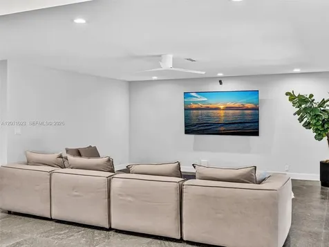 840 S Southlake Drive Hollywood FL 33019