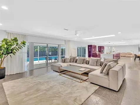 840 S Southlake Drive Hollywood FL 33019
