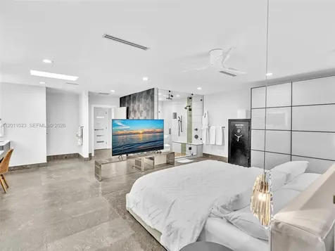 840 S Southlake Drive Hollywood FL 33019