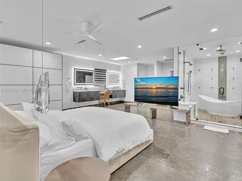 840 S Southlake Drive Hollywood FL 33019