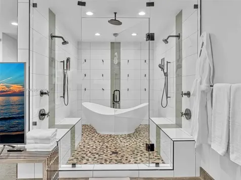 840 S Southlake Drive Hollywood FL 33019
