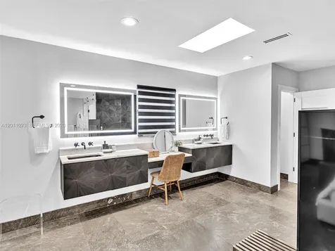 840 S Southlake Drive Hollywood FL 33019