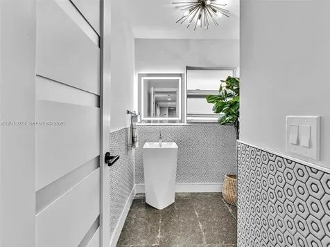 840 S Southlake Drive Hollywood FL 33019