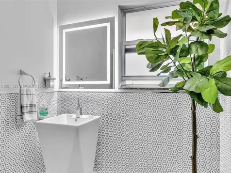 840 S Southlake Drive Hollywood FL 33019