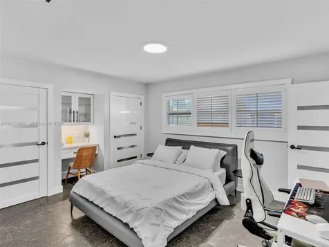 840 S Southlake Drive Hollywood FL 33019