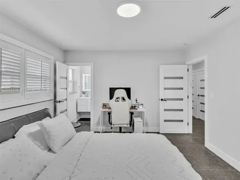 840 S Southlake Drive Hollywood FL 33019