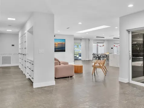 840 S Southlake Drive Hollywood FL 33019