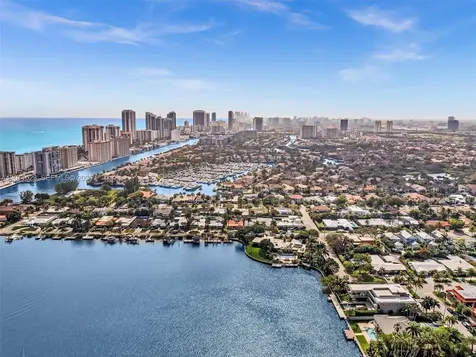 840 S Southlake Drive Hollywood FL 33019