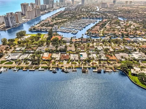 840 S Southlake Drive Hollywood FL 33019