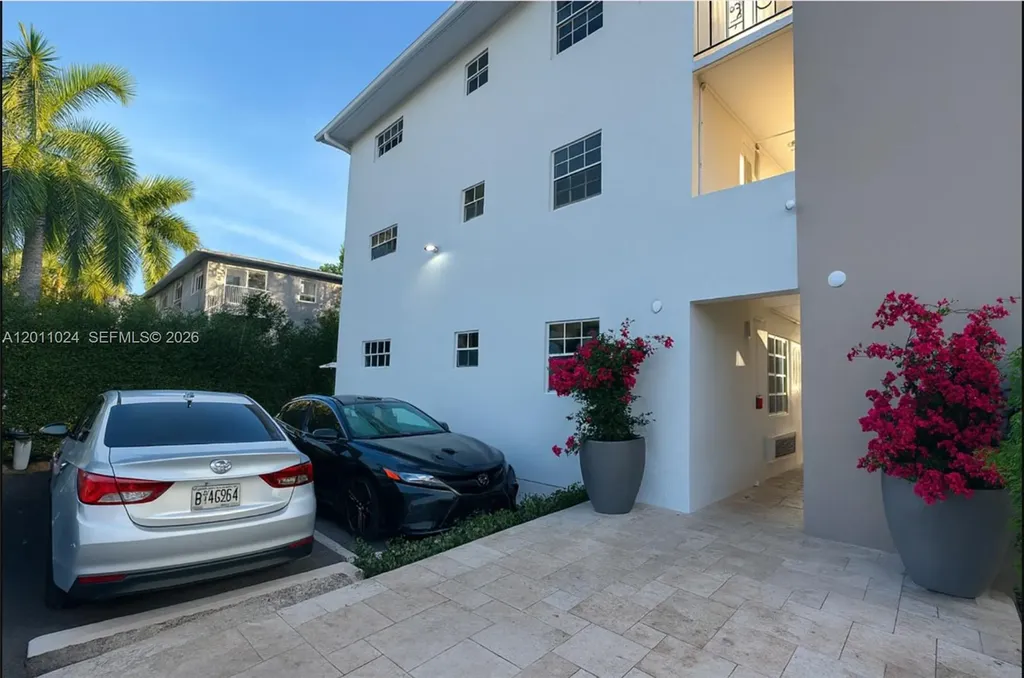 3270 W Trade Avenue Miami FL 33133