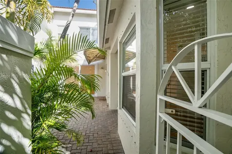 1640 Weeping Willow Way Hollywood FL 33019