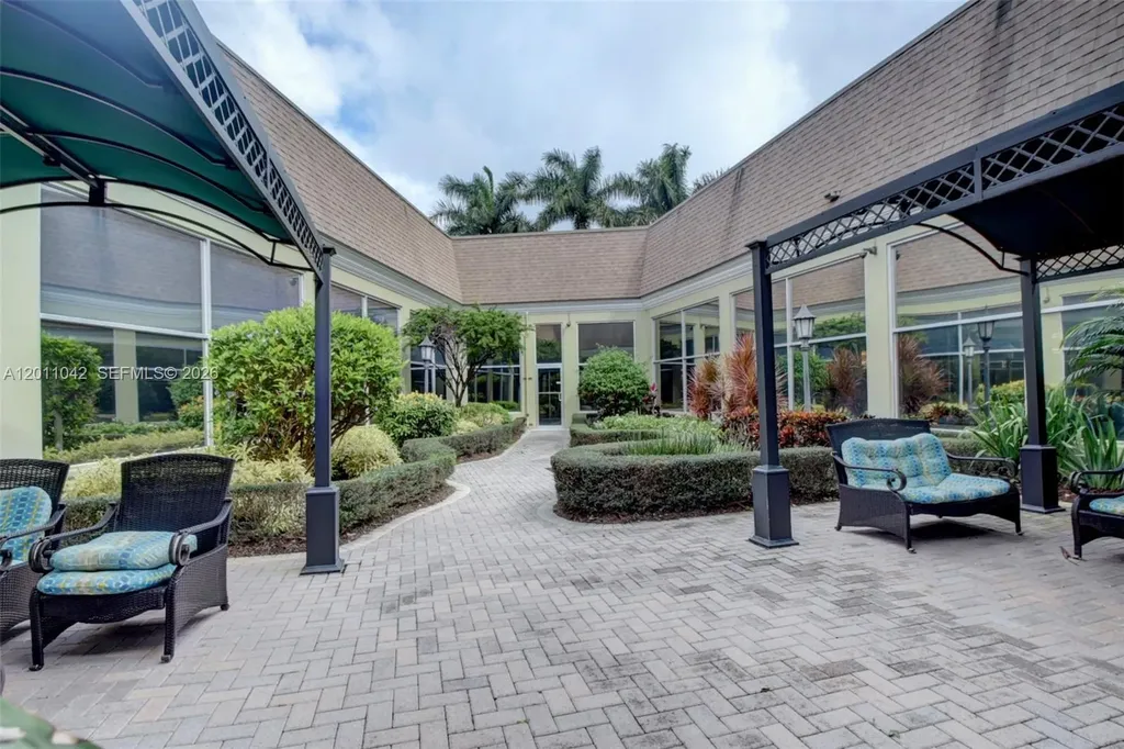 537 Brittany L Delray Beach FL 33446