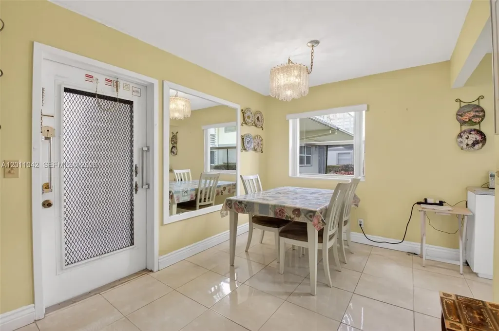 537 Brittany L Delray Beach FL 33446