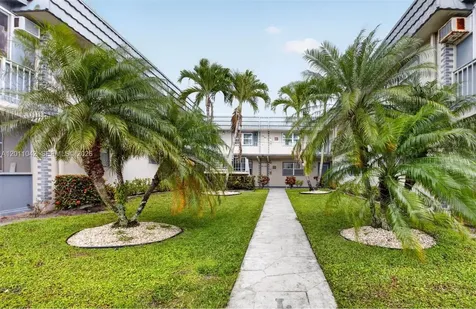 537 Brittany L Delray Beach FL 33446