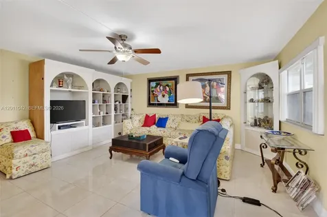 537 Brittany L Delray Beach FL 33446