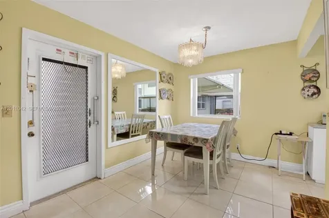 537 Brittany L Delray Beach FL 33446