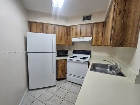 211 Lake Pointe Drive Oakland Park FL 33309