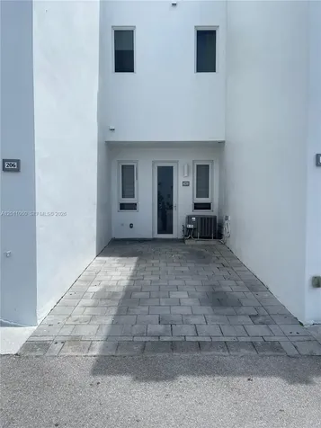 10245 NW 63rd Terrace Doral FL 33178