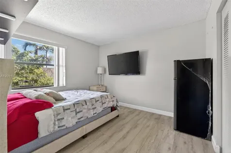 10845 NW 7th Street Miami FL 33172