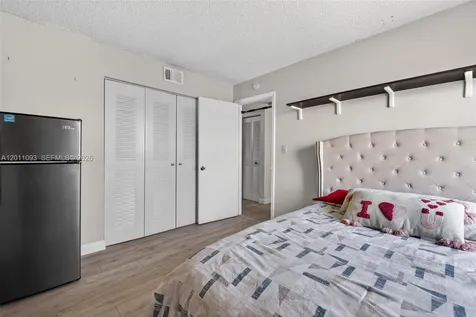10845 NW 7th Street Miami FL 33172