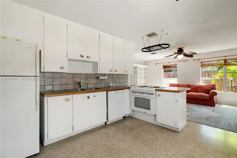 56 SE Marlin Avenue Key Largo FL 33037