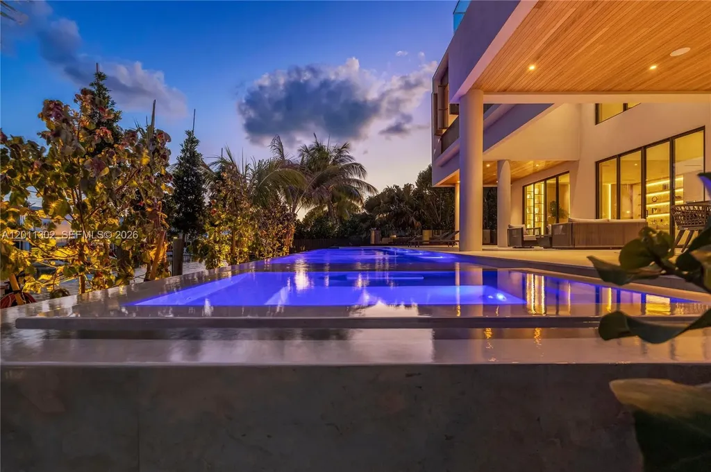 2006 NE 124th Street North Miami FL 33181