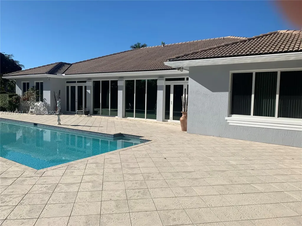 7625 SW 75th Avenue Miami FL 33143