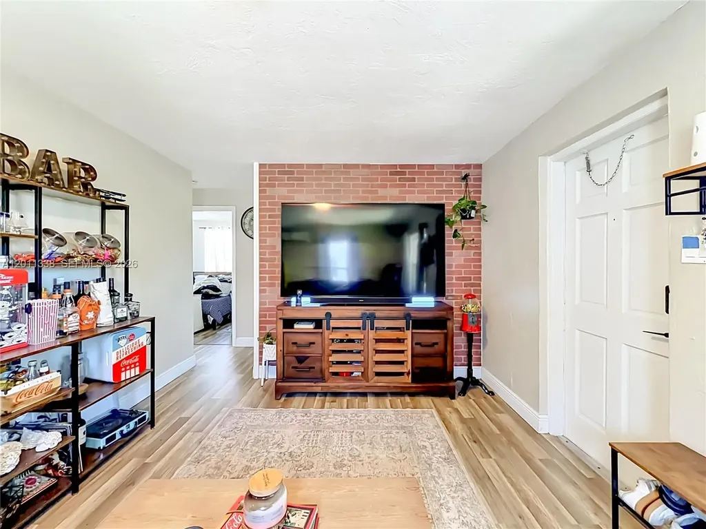 800 NW 17th Terrace Pompano Beach FL 33069