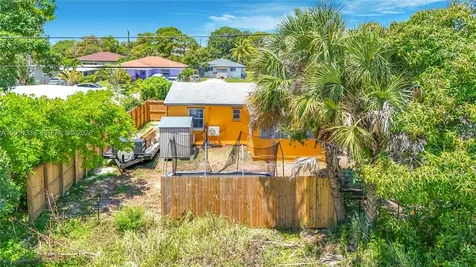 800 NW 17th Terrace Pompano Beach FL 33069