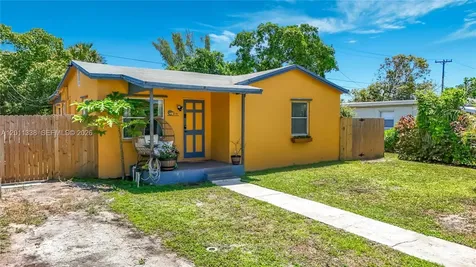 800 NW 17th Terrace Pompano Beach FL 33069