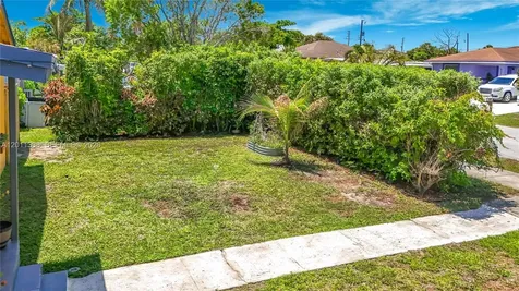 800 NW 17th Terrace Pompano Beach FL 33069