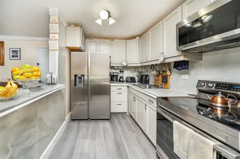 7095 NW 179th Street Hialeah FL 33015