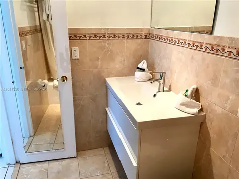5445 Collins Avenue Miami Beach FL 33140