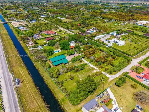 19050 SW 194th Avenue Miami FL 33187
