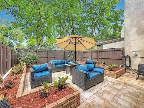 10375 Rue Vendome Pembroke Pines FL 33026
