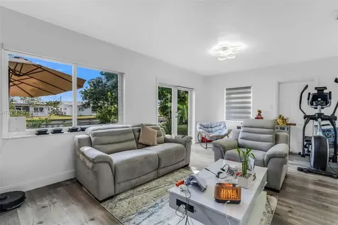 6810 NW 74th Place Tamarac FL 33321