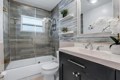 6810 NW 74th Place Tamarac FL 33321