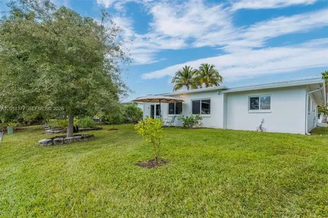 6810 NW 74th Place Tamarac FL 33321
